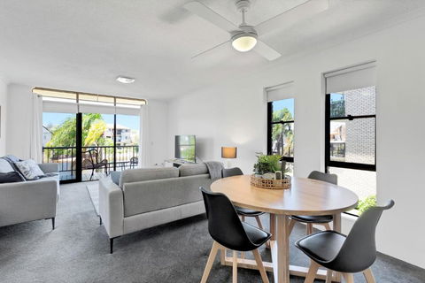 HACIENDA- CANAL VIEWS AND COMFORT - Hotels Melbourne 1