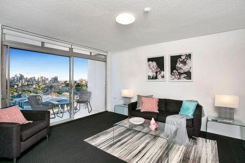 HARIS - Modern 2BR Apartment With Views - Hotels Melbourne 0