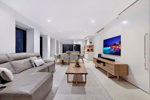 GUARANTEED OCEAN VIEW - Level 16 And Up - Soul Surfers Paradise - Self Contained &Privately Managed - Hotels Melbourne 2