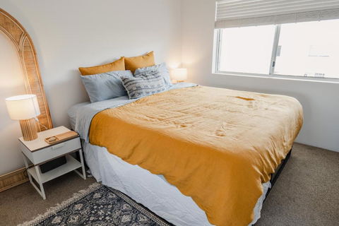 HEART OF BURLEIGH Holiday Villa - Perfect Location With Pools - Hotels Melbourne 3