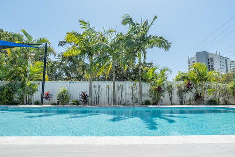 HEART OF BURLEIGH Holiday Villa - Perfect Location With Pools - Hotels Melbourne 0