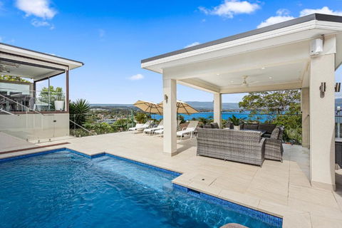 HEATed Pool, Lake & Beach, Luxury 5 B/R House - Hotels Melbourne 0