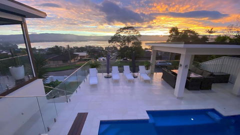 HEATed Pool, Lake & Beach, Luxury 5 B/R House - Hotels Melbourne 1