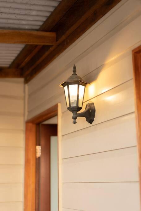 House Of Fairy Wren -Charming Queenslander Cottage Mins Drive To Brisbane CBD And Gabba Stadium! - Hotels Melbourne 2