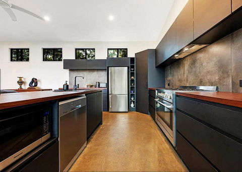 Hunchy Escape - Hotels Melbourne 1