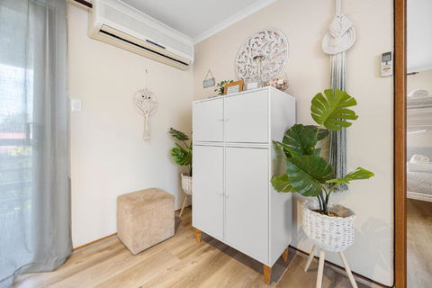 INVERLOCH - 2 Separate Houses In One! - Hotels Melbourne 3