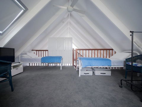 Affordable Twin Peaks 1 - Hotels Melbourne 2