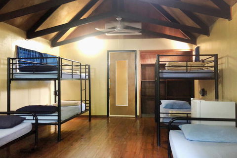 Airlie Beach Magnums - Hotels Melbourne 1