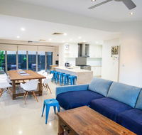 Alexandra Headland Luxury Townhouse - Hotels Melbourne