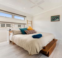 Alice's Palace 2-minute walk to lifeguard patrolled surf beach - Hotels Melbourne