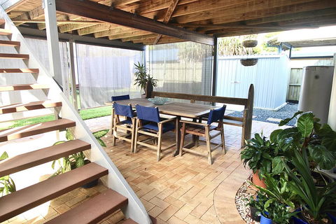 Aloha Alex Beach House Pet-friendly- 450m To The Beach - Hotels Melbourne 1