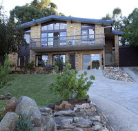 Alpine Apartment - Great location with views of Lake Jindabyne - Hotels Melbourne