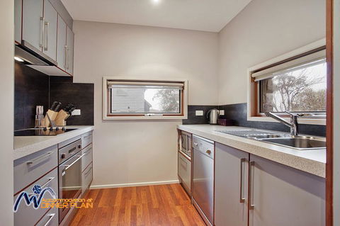 Alyeska - Hotels Melbourne 3