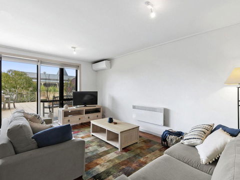 APARTMENT 23 PACIFIC APARTMENTS - Sit On The Deck And Soak In The View - Hotels Melbourne 3