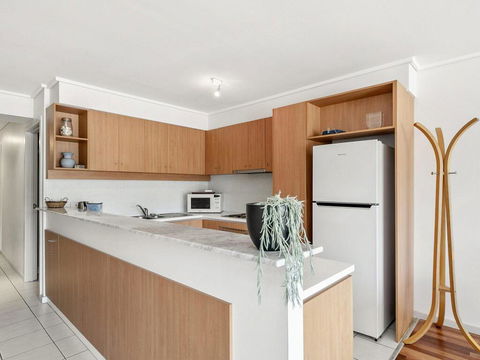 APARTMENT 23 PACIFIC APARTMENTS - Sit On The Deck And Soak In The View - Hotels Melbourne 2