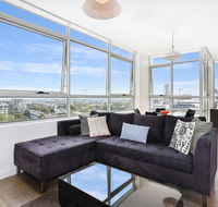 As the Sun Sets - Modern and Spacious 2BR Zetland Apartment Facing the Setting Sun - Hotels Melbourne