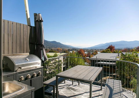 Luxury Scandinavian Townhouse - Hotels Melbourne 3