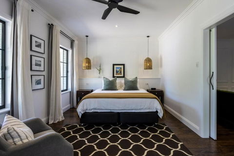 MAIN STREET RETREAT - King BRs, Comp Minibar, Breakfast Prov, Fireplaces - Hotels Melbourne 1