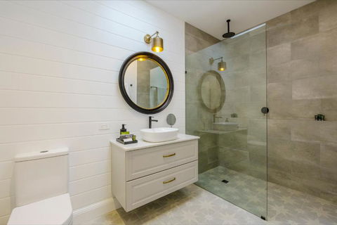 MAIN STREET RETREAT - King BRs, Comp Minibar, Breakfast Prov, Fireplaces - Hotels Melbourne 2