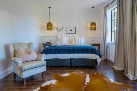 MAIN STREET RETREAT - King BRs, Comp Minibar, Breakfast Prov, Fireplaces - Hotels Melbourne 0
