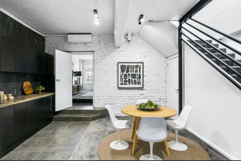 MANHATTAN STYLE 3 STORY LUXURY IN ST PETERS - Hotels Melbourne 1