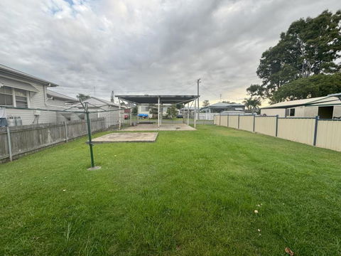 Massive 3 Bedroom Home With Backyard - Hotels Melbourne 2