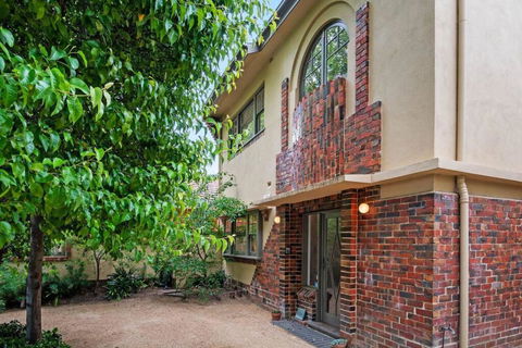 Massive Mitford Large Luxurious 1st Class 4 Bdrm - Hotels Melbourne 0