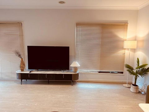 MEL-Point Cook Elegant Four-Bedroom House - Hotels Melbourne 1