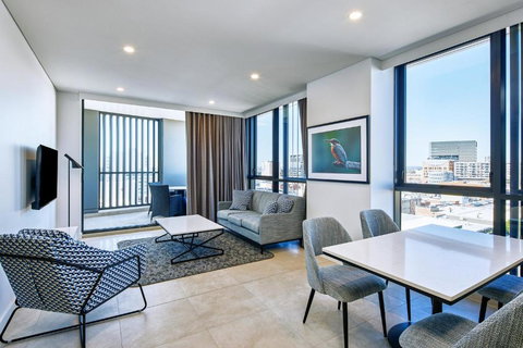 Meriton Suites Liverpool - Hotels Melbourne 1