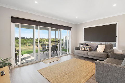 Milawa Vineyard Views - Guesthouse 1 - Hotels Melbourne 3