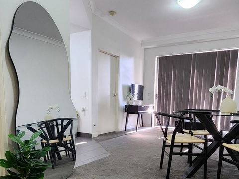 Merrylands Hidden Gem! One Bedroom Apartment - Hotels Melbourne 0