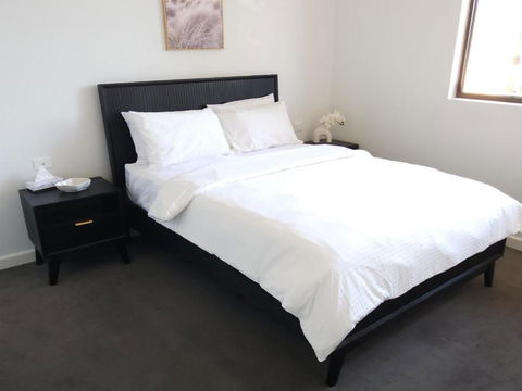 Merrylands Hidden Gem! One Bedroom Apartment - Hotels Melbourne 2