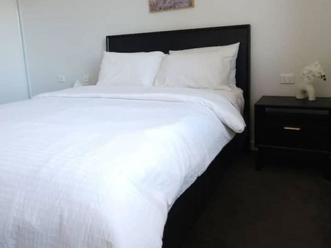 Merrylands Hidden Gem! One Bedroom Apartment - Hotels Melbourne 3