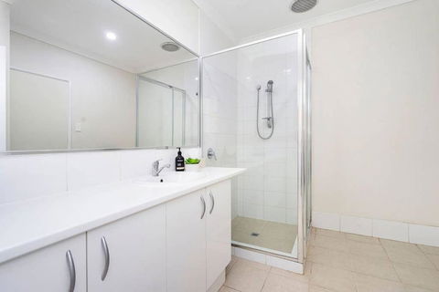 Modern Midland Retreat 2br 1 Bth - Hotels Melbourne 2