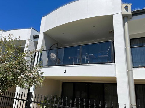 Moana Seaside Retreat - 2 Bedroom, Spa , Living Area & Pet Friendly - Hotels Melbourne 3