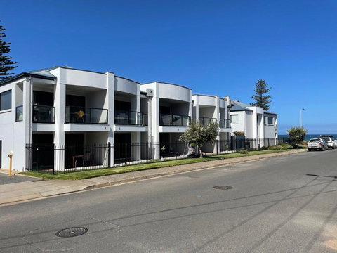 Moana Seaside Retreat - 2 Bedroom, Spa , Living Area & Pet Friendly - Hotels Melbourne 2