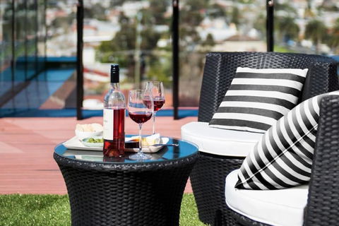 Modern 1BD ; Pool, Gym, Secure Underground Carpark - Hotels Melbourne 0