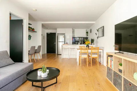 Modern 1BD ; Pool, Gym, Secure Underground Carpark - Hotels Melbourne 2