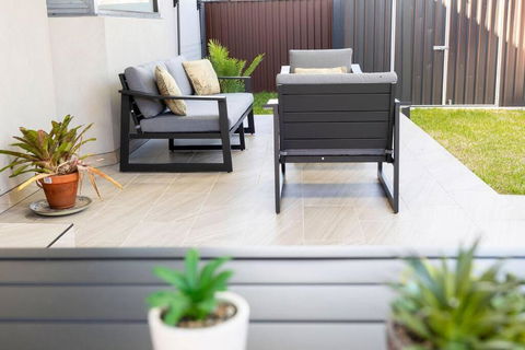 Modern Home In The Heart Of Bankstown - Hotels Melbourne 2