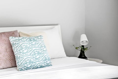 Modern Private Double Room - Centrally Located - Shared Bathroom - Hotels Melbourne 1