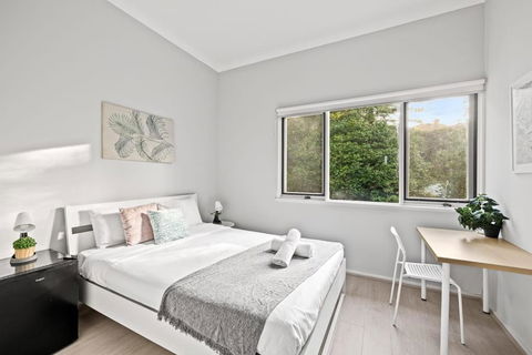 Modern Private Double Room - Centrally Located - Shared Bathroom - Hotels Melbourne 0