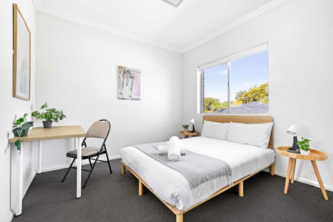Modern Queen Room - Private Spot At Revesby - Shared Bathroom - Hotels Melbourne 0