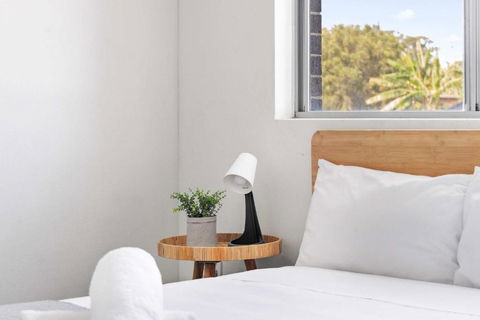 Modern Queen Room - Private Spot At Revesby - Shared Bathroom - Hotels Melbourne 1