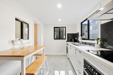 New 1-bedroom House With Free Parking - Hotels Melbourne 3