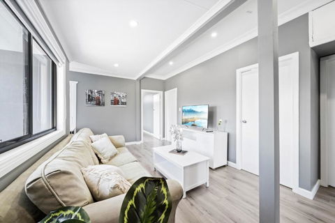 New 2 Bedroom House 500m To Mall With Free Parking - Hotels Melbourne 1