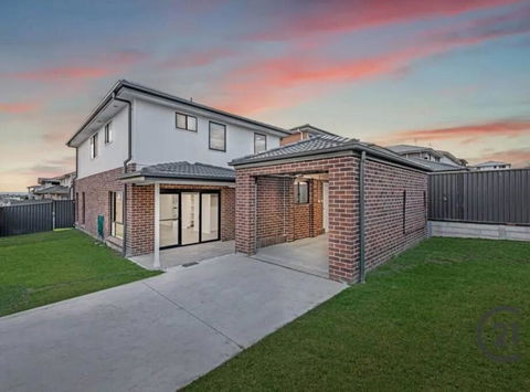 New 5 Bedroom House In Rousehill - Hotels Melbourne 0