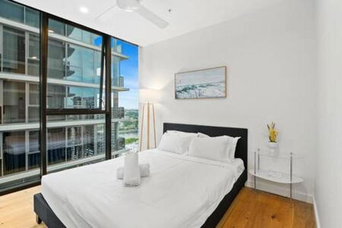 NEW Centrally Located High Level Studio Apartment - Hotels Melbourne 3
