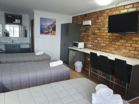 Morwell Parkside Motel - Hotels Melbourne 2