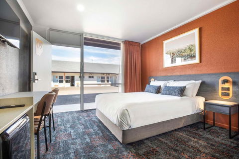 Nightcap At Horse & Jockey Hotel Warwick - Hotels Melbourne 0