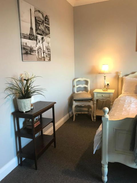 Number 10 -Queen Room With B/fast - Hotels Melbourne 3